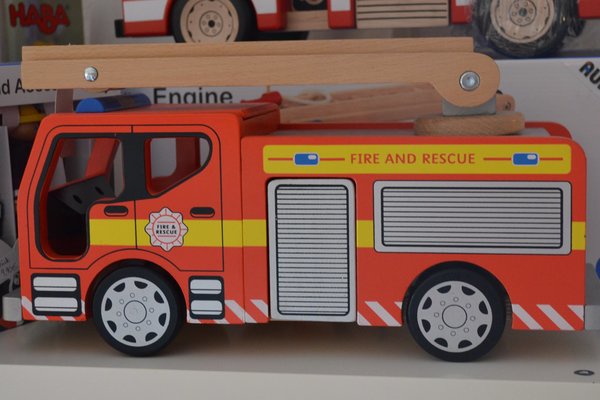 Feuerwehrauto Holz