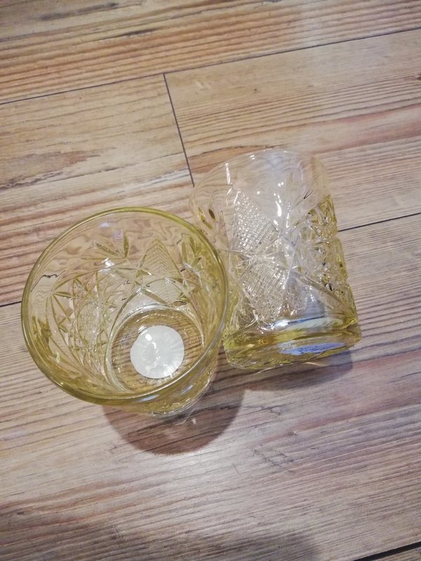 Trink- oder Whiskyglas, gelb