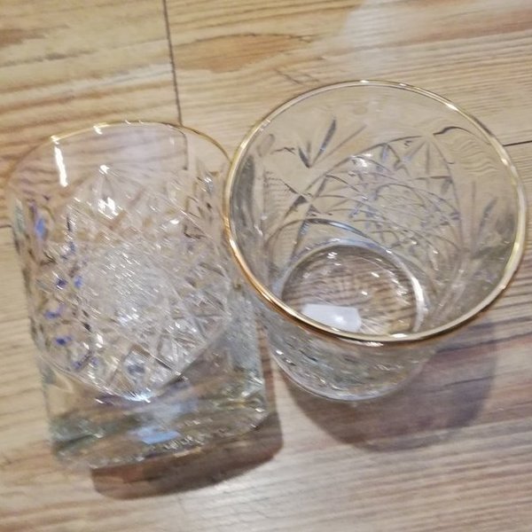 Trink- oder Whiskyglas mit Goldrand