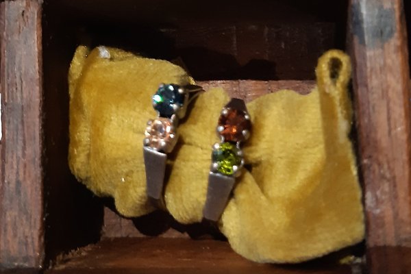 Ring vergoldet mit kleinen Swarovski Crystale (verstellbar)