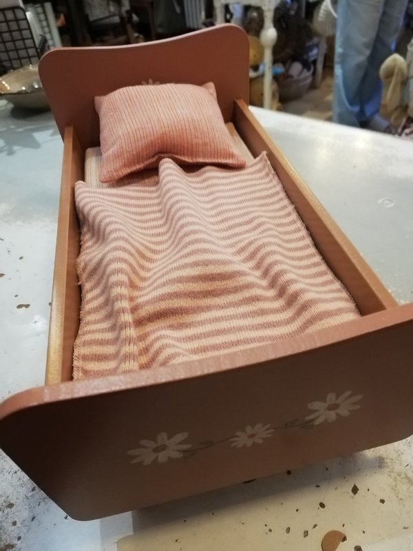 Maileg Holzbett mit Bettwäsche